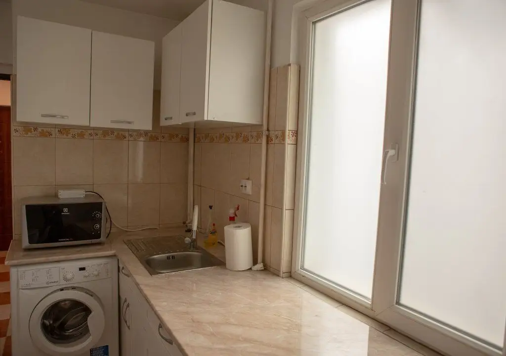 BRASADAS închiriază garsoniera et 9/9 40mp Dimtrie Cantemir.