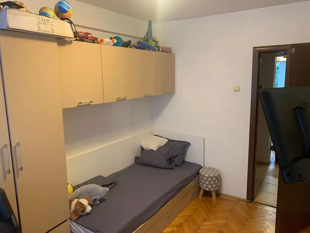 Apartament cu 3 camere, mobilat si utilat - Piata Centrala