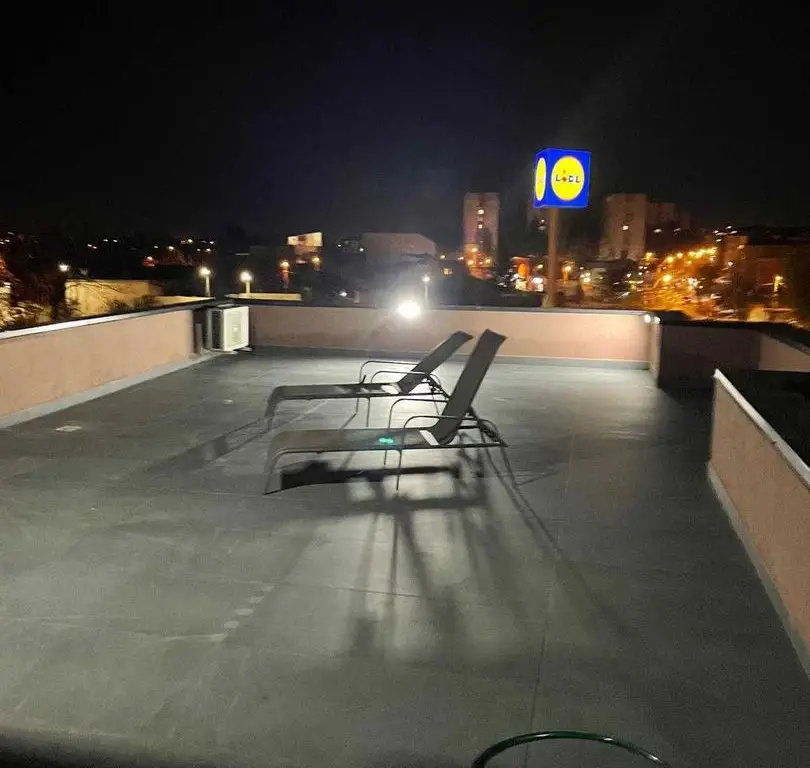 Vand imobil P+2 zona salaj rahova cu doua spatii comerciale