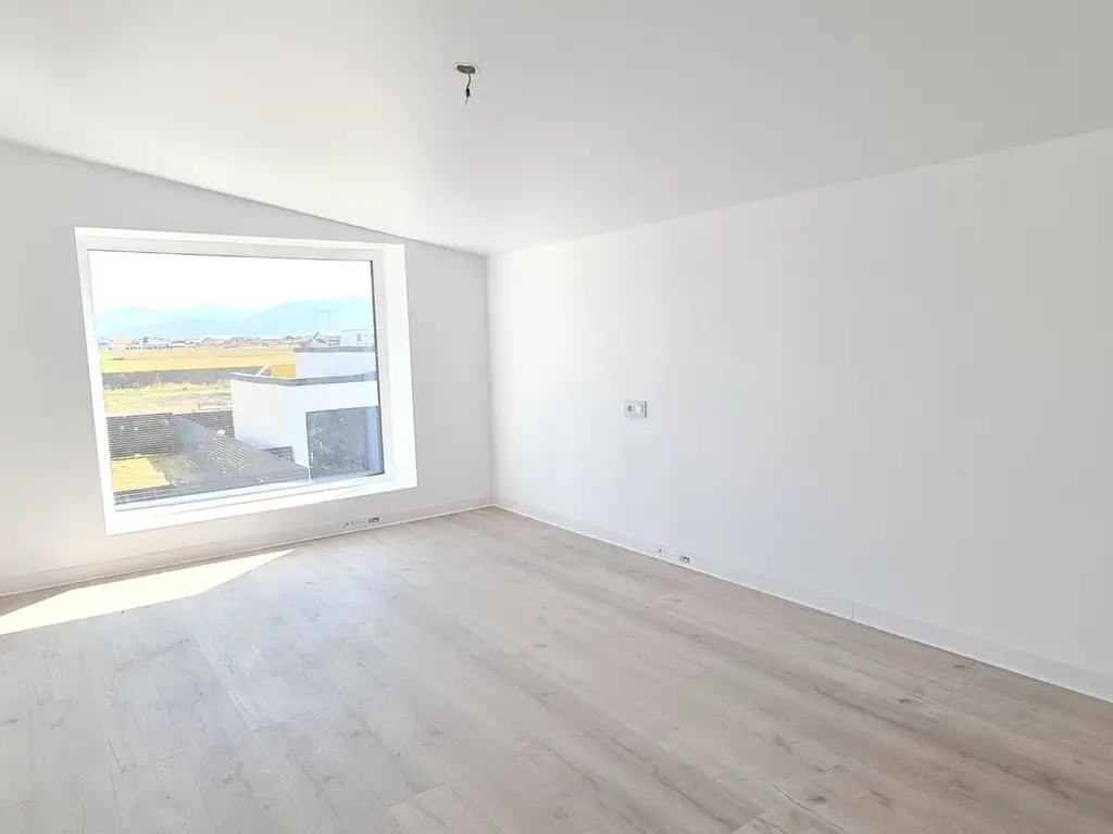 Casa individuala 4 camere 3 bai si garaj Cartier Izvor