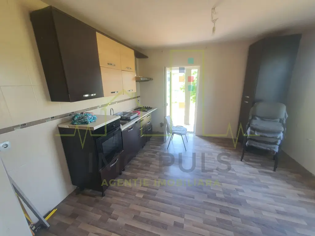 Casa individuala cu teren 1450 mp. Se poate parcela in 2-3 bucati.