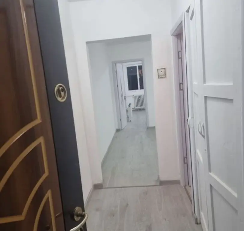 Vand apartament 3 camere