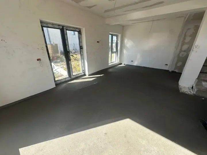 Casă single P+1+M de vânzare în Otopeni