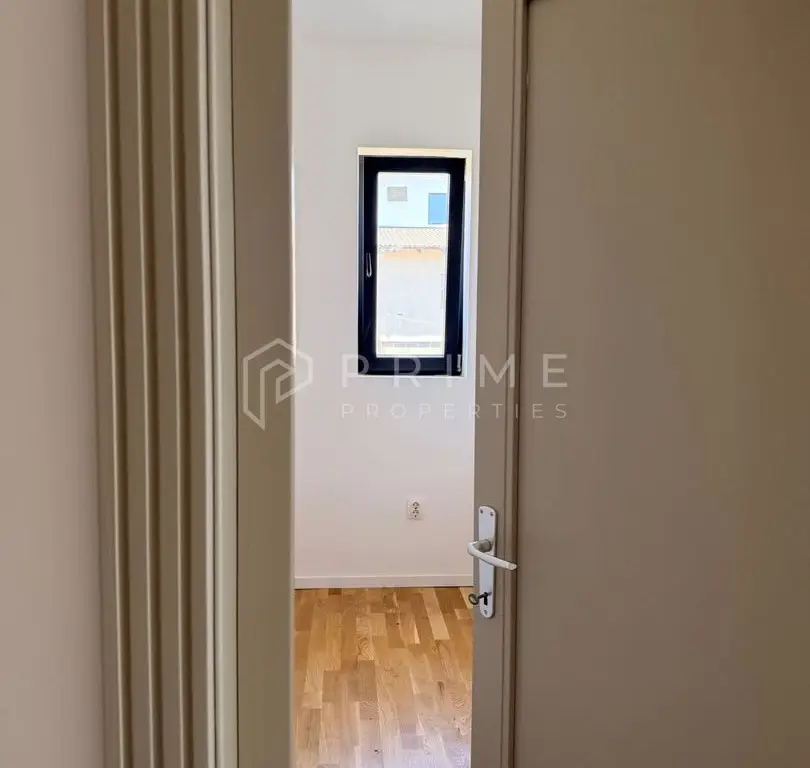 Vilă chalet modern cu perete panoramic de sticlă - Livezeni, Mureș