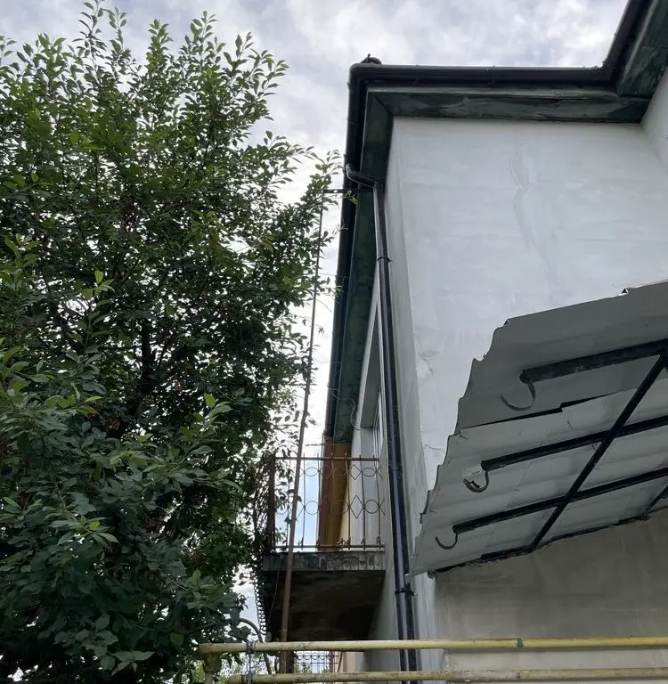 BRASADAS vinde ap 4 cam spațios cu anexe, 103 mp. Botizului.
