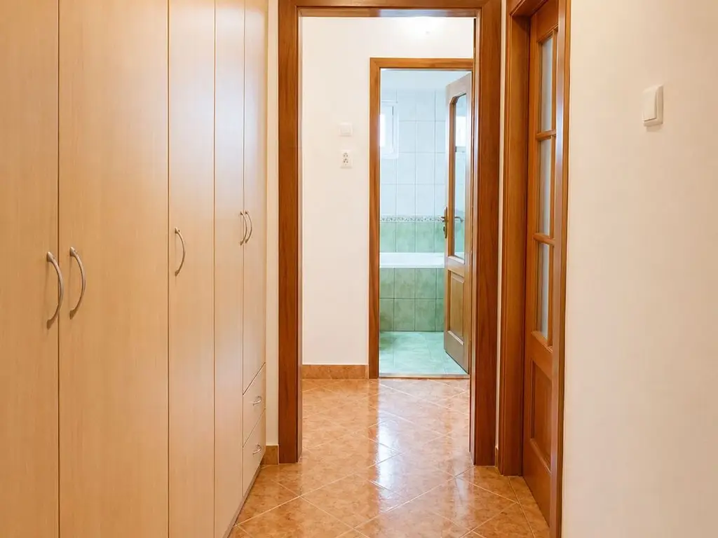 Apartament 3 camere decomandat, centrală proprie, AC, etaj 3, Lipovei