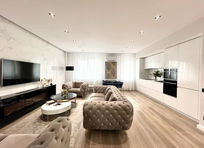 Apartament Lux 3 camere (2 parcari incluse)