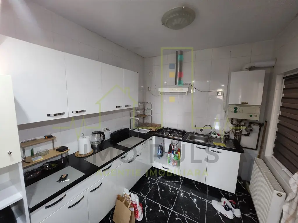 Apartament cu curte. Teren 636 mp.