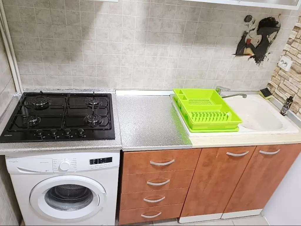 De vanzare garsoniera micro 40, et. 3/3, 27.000 euro