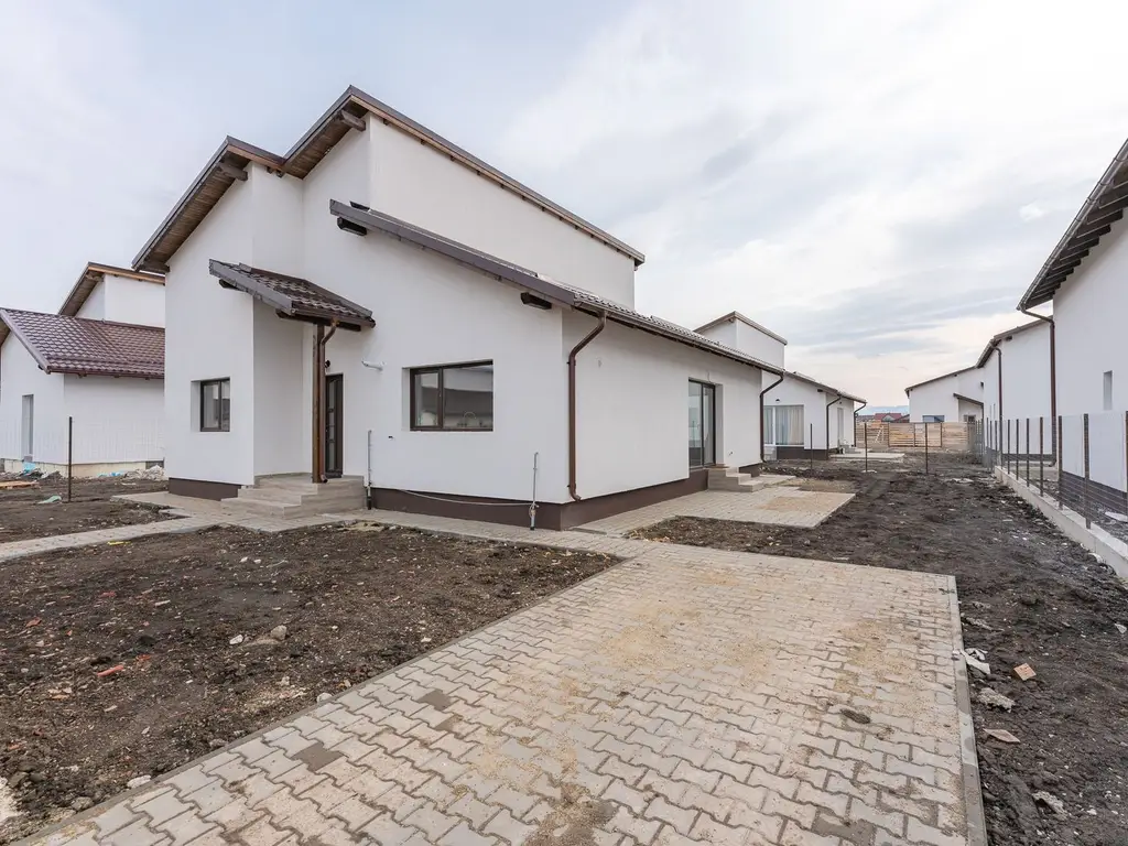 Casa de închiriat în Sânpetru - bucatarie mobilata si utilata