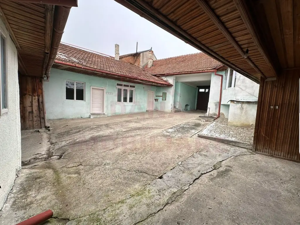CASĂ DE VÎNZARE ÎN ILOVA\7 CAMERE, JUD.CARAȘ-SEVERIN
