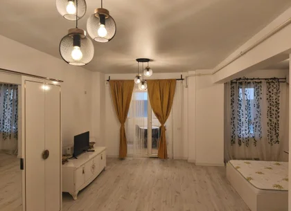 Închiriez Garsonieră