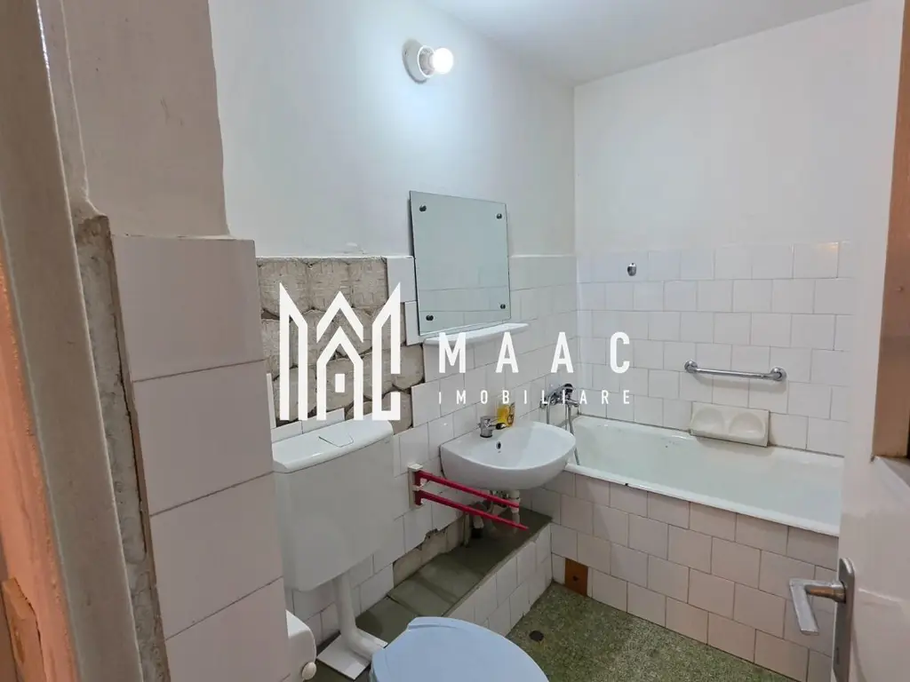 Apartament de vanzare Sibiu 3 camere decomandat | Strand | 2 bai, 2 balcoane