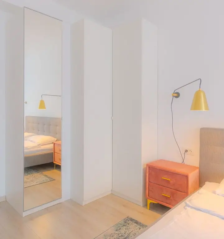 Apartament 3 camere, ultracentral, Oradea. 287 000 E. Comision 0