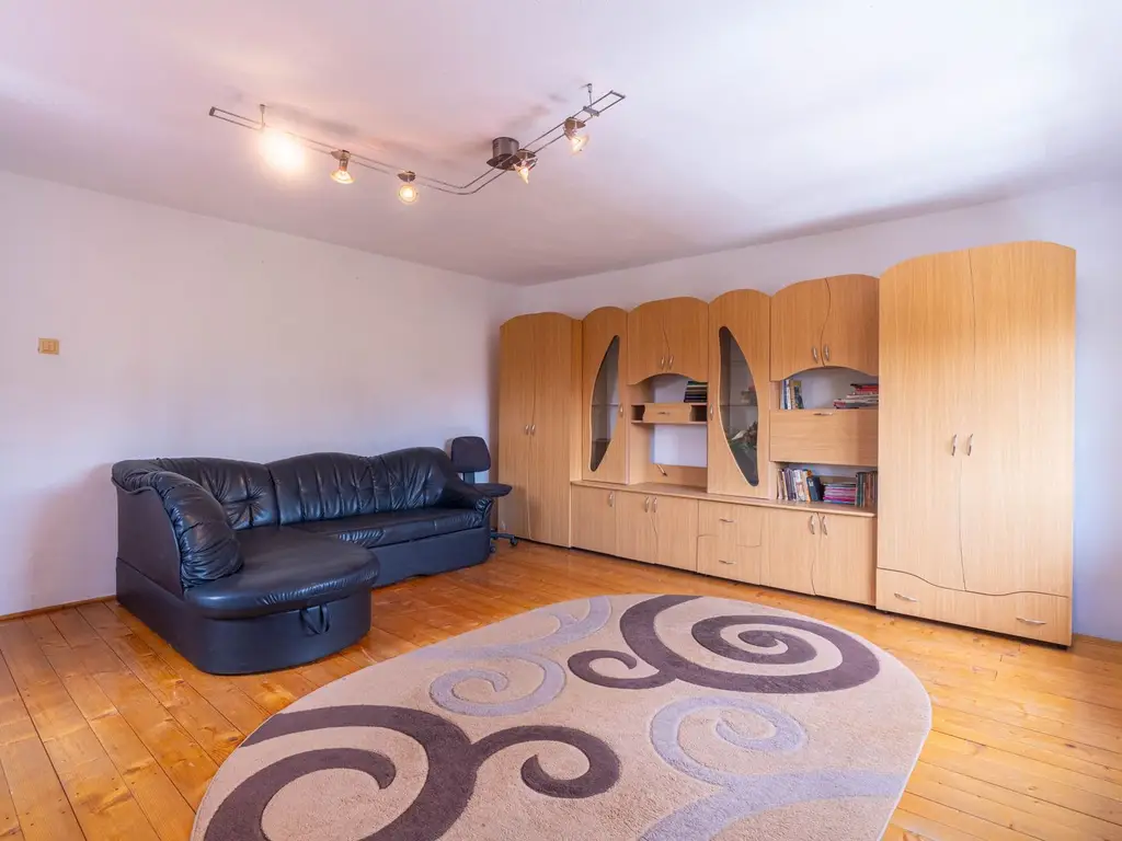 Casa 5 camere - teren 688 mp - Parneava - COMISION 0