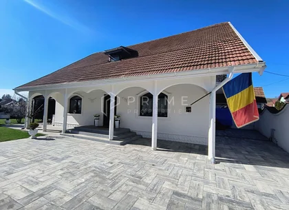 Casa perfectă pentru familie – curte, foișor cu grătar și garaj triplu