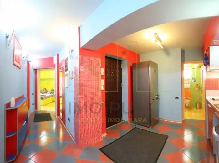 5 Camere. Etaj 1. Complex.