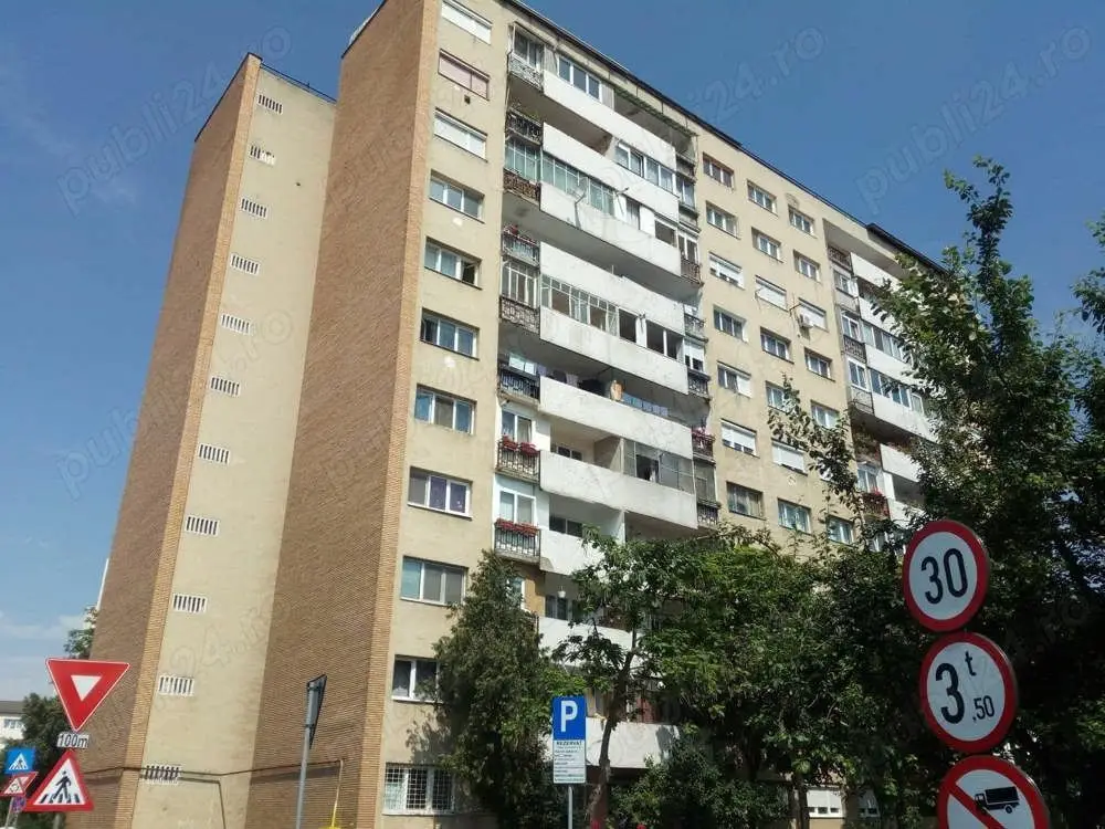 BRASADAS vinde ap 2 cam la PARTER zona Spitalul Judetean.