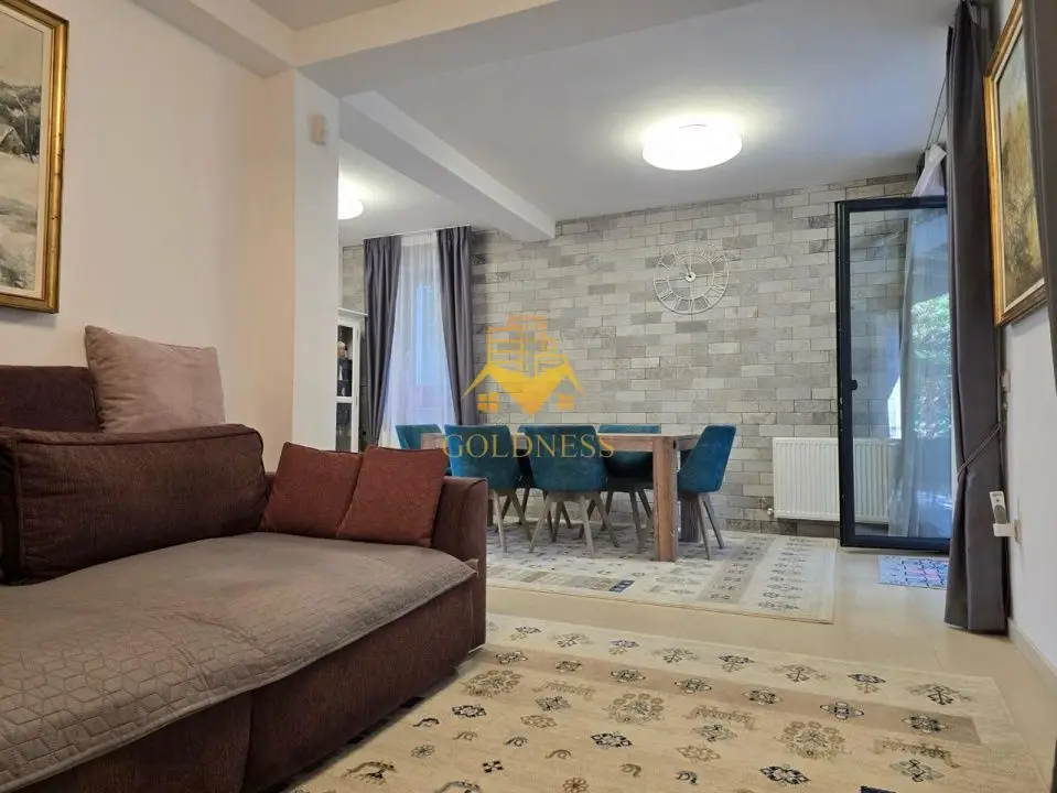 Casă modernă de vânzare, curte, 6 camere, parcare, Zona Vivo, Florești