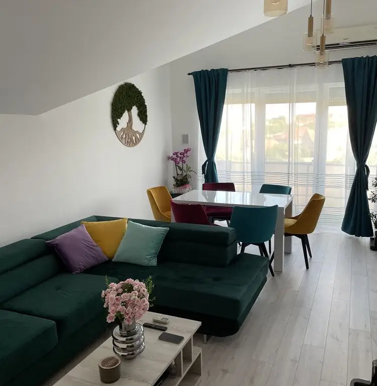 BRASADAS vinde ap 2 cam mobilat, recent renovat.