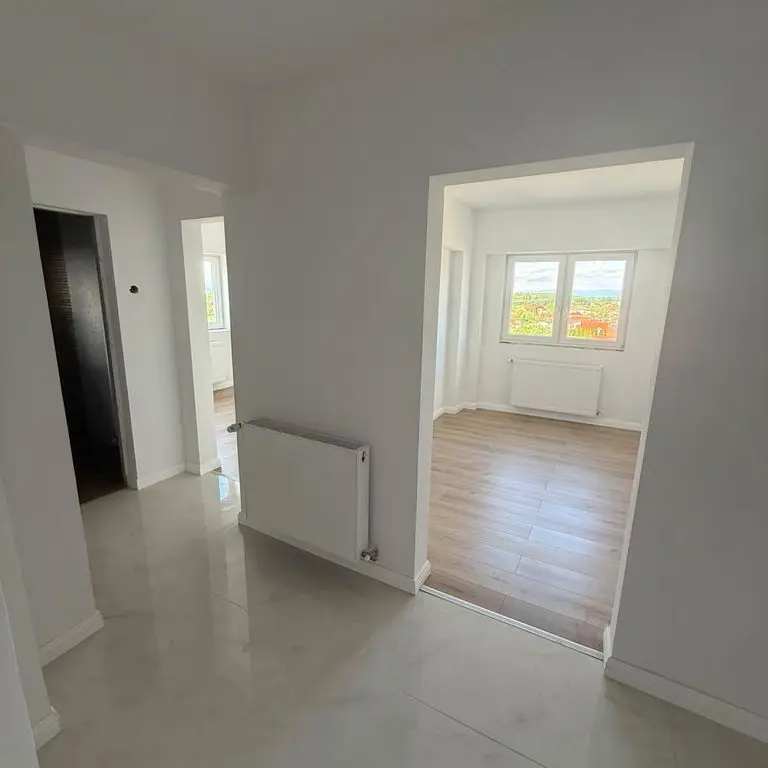 BRASADAS vinde ap 3 cam etaj 7/8 Micro 17 – Recent renovat.