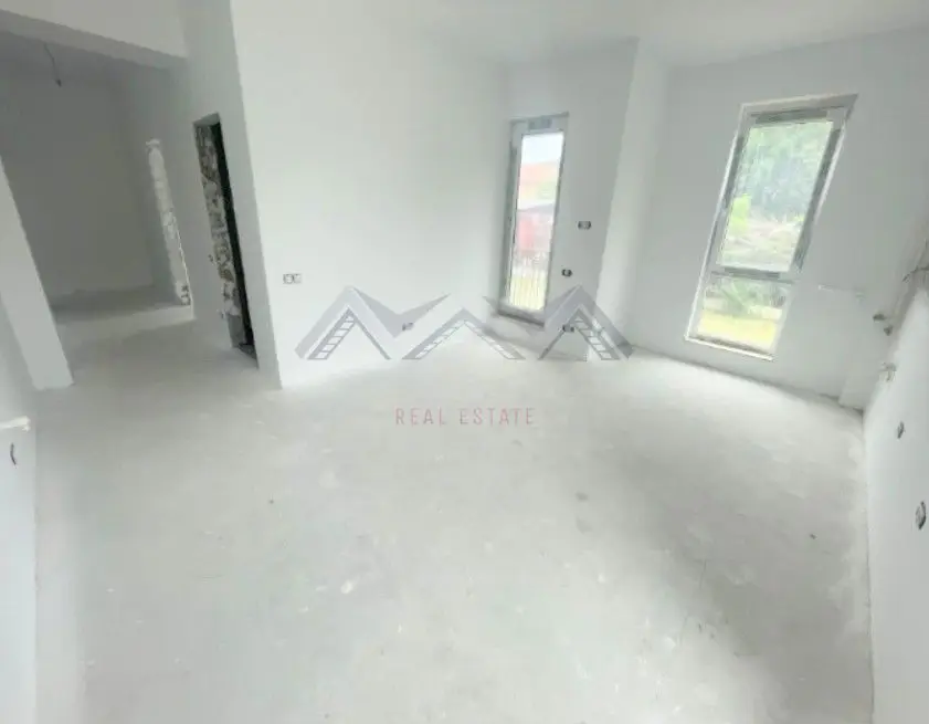 Apartament 2 camere + curte 110 mp Otopeni centru