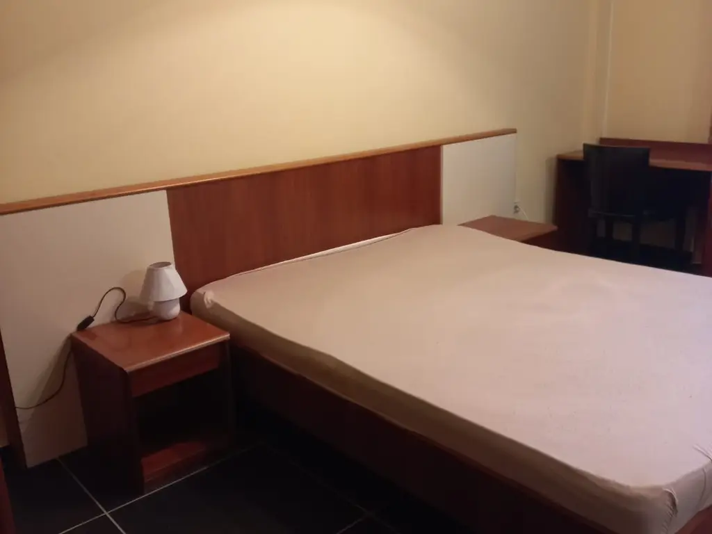 Închiriez apartament o cameră open space