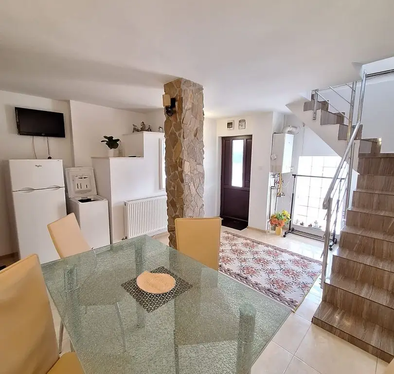 Inchiriere apartament la casa, Centru Bascov