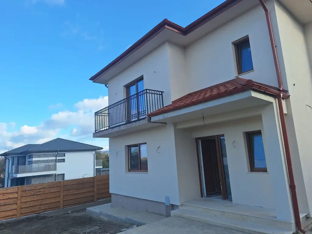 Casa P+E ,140 mp utili,451 mp teren, Hlincea,MUTARE  IMEDIATA.