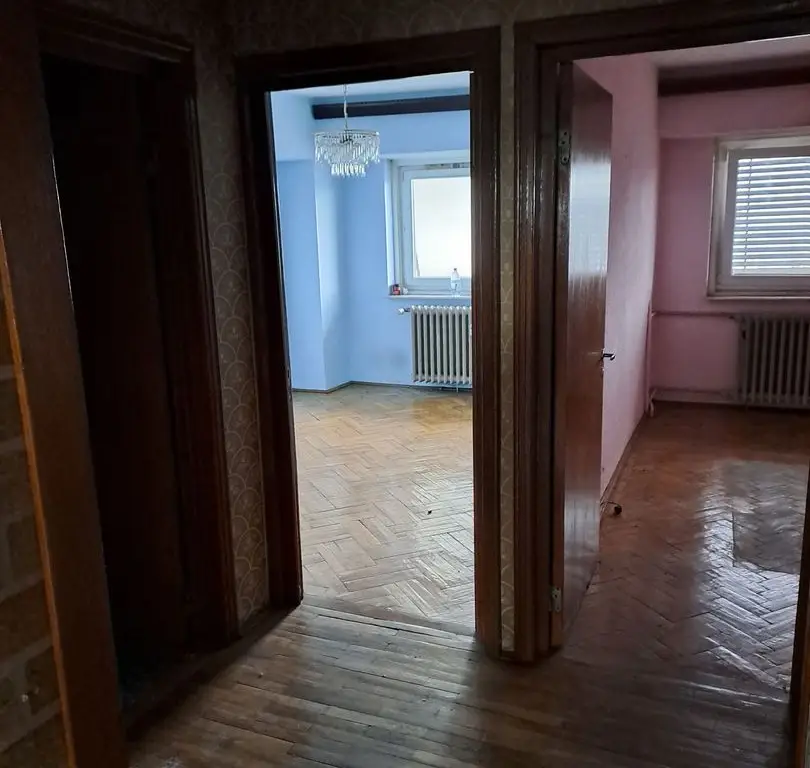 Vand apartament 4 camere