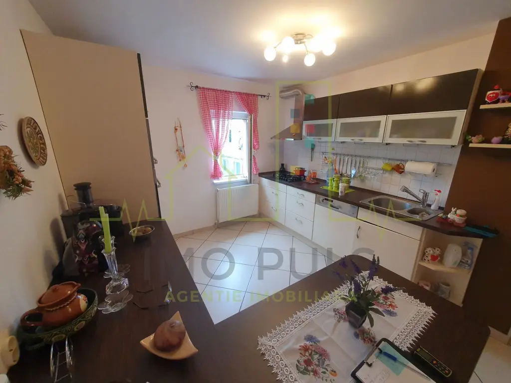 Aradului. 3 Camere. 2 Bai. 2 Balcoane. Decomandat.