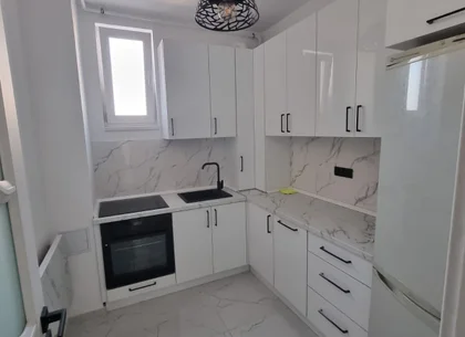 Închiriez apartament 1 camera,decomandat zona Intim.
