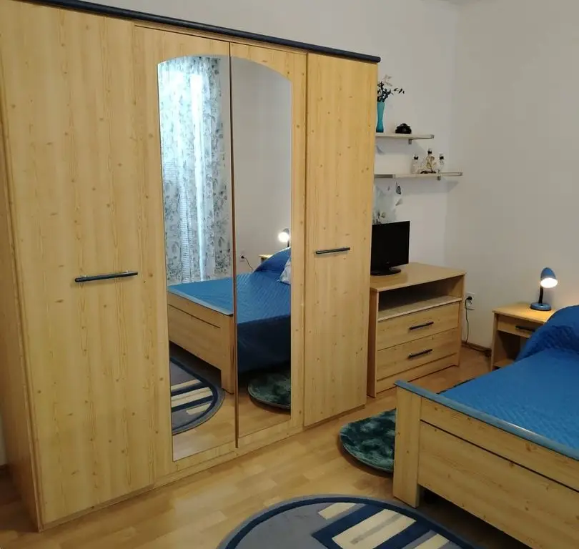Apartament 3 camere de închiriat în vilă | 2 terase | Loc de parcare