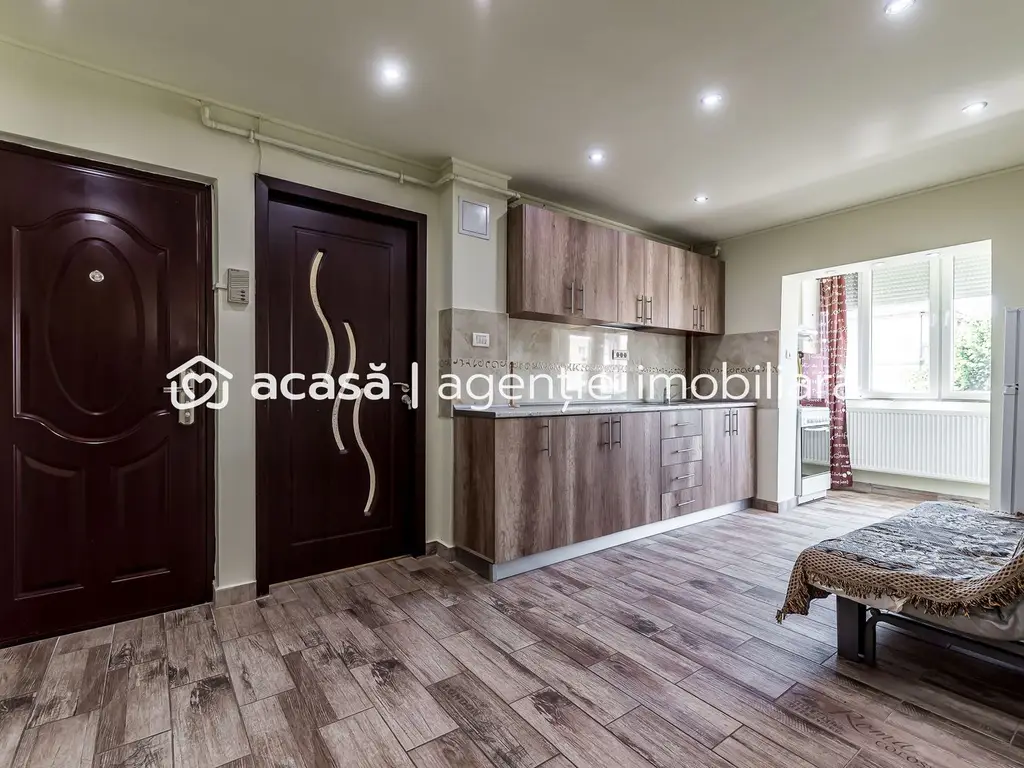 Ap 2 camere decomandat, renovat, 2 balcoane. Cartier Alfa Arad