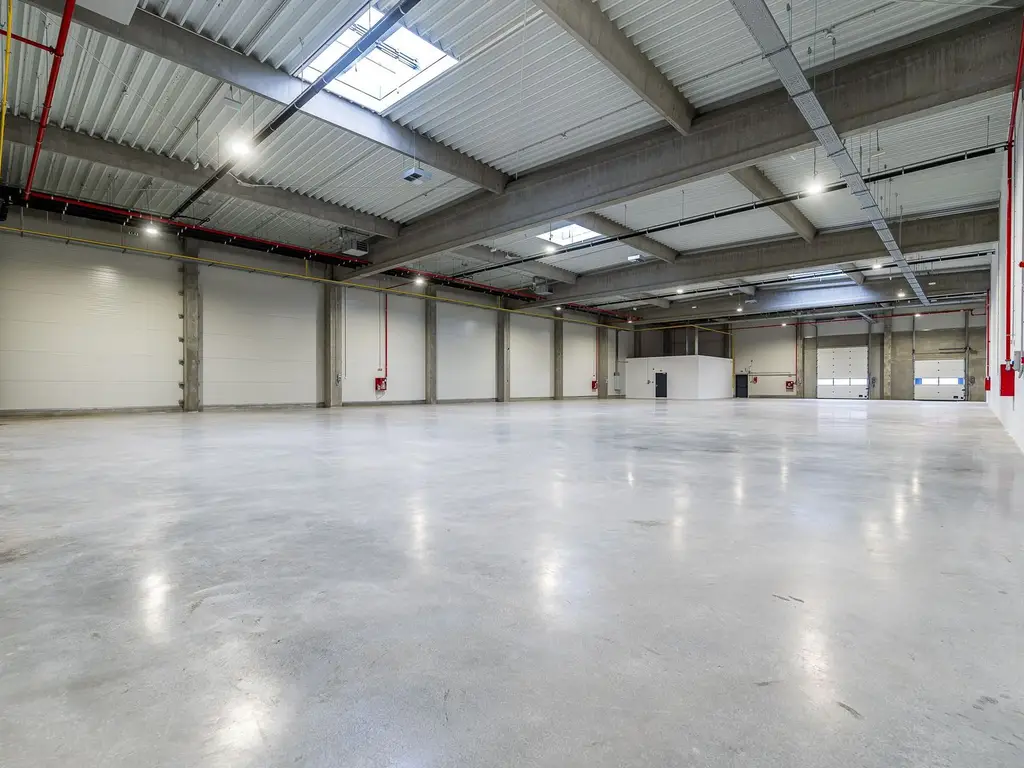 4646 mp - Hala industriala de închiriat în Parc Industrial Arad