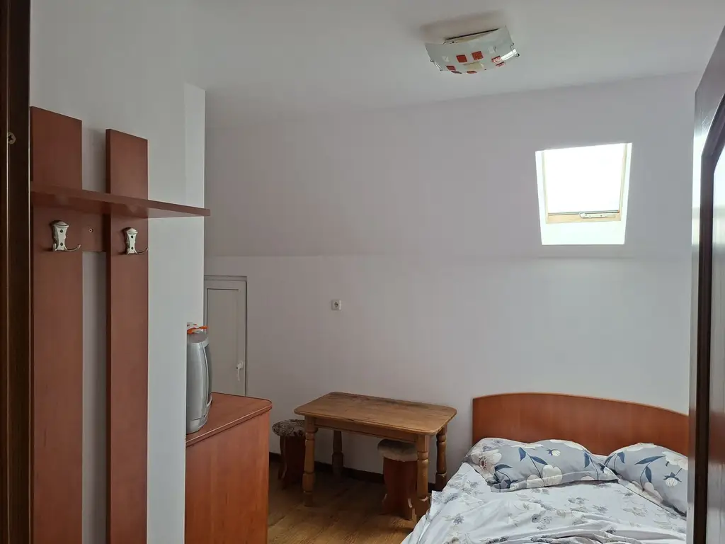 BRASADAS vinde casa individuala 9 cam in Bercu Rosu.