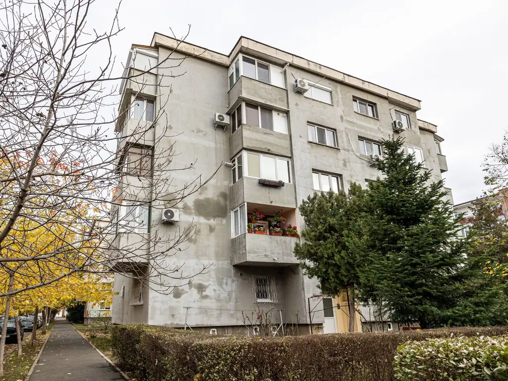 Rezervat Apartament renovat, cu 2 balcoane, la Etajul 1 in Micalaca