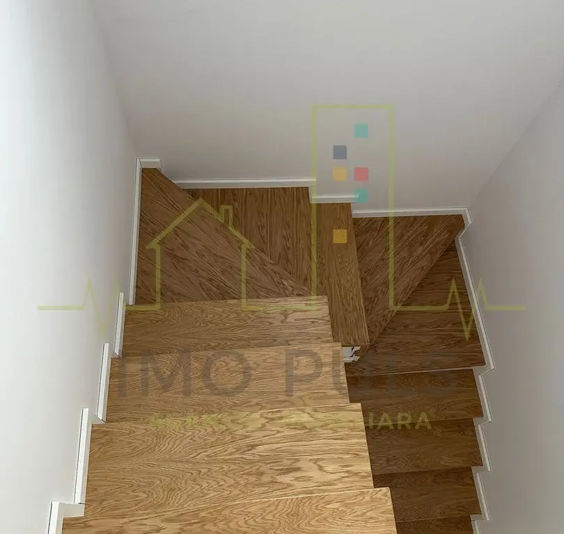 Duplex despartit prin Garaj. 4 dormitoare. 3 Bai. Dumbravita