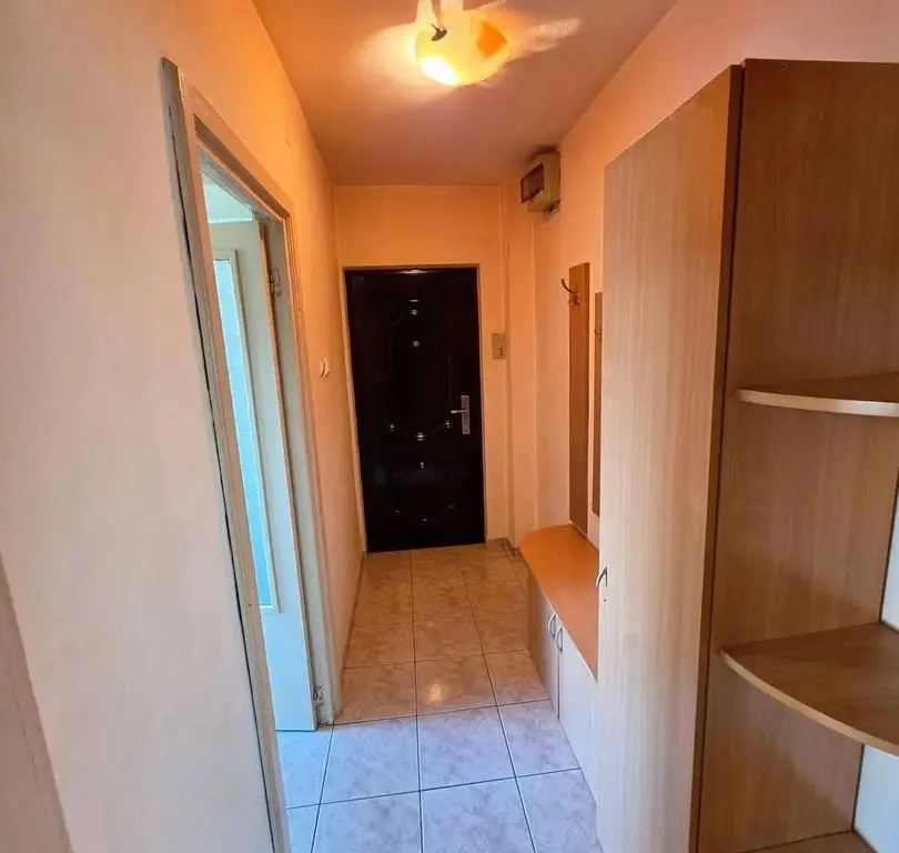 Vand apartament cu 2 camere decomandat in Calea Lipovei