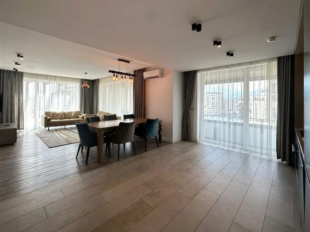 Inchiriem penthouse LUX 4 camere cu terasa de 122 mp zona Coresi