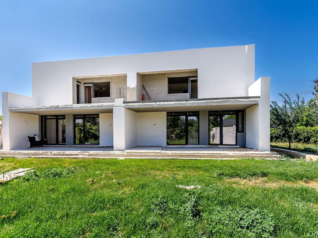 Vila finisata in subcetate, proprietate premium Comision 0%