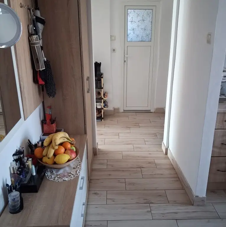 BRASADAS vinde ap 2 cam etaj 4/4 in Carpati 2.