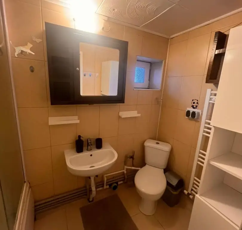 Apartament cu 2 camere, etaj 1, la casa - zona centrala