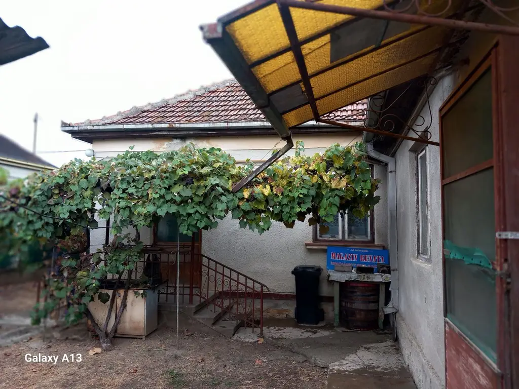 BRASADAS vinde casa 3 cam. zona Unirii teren 550mp.