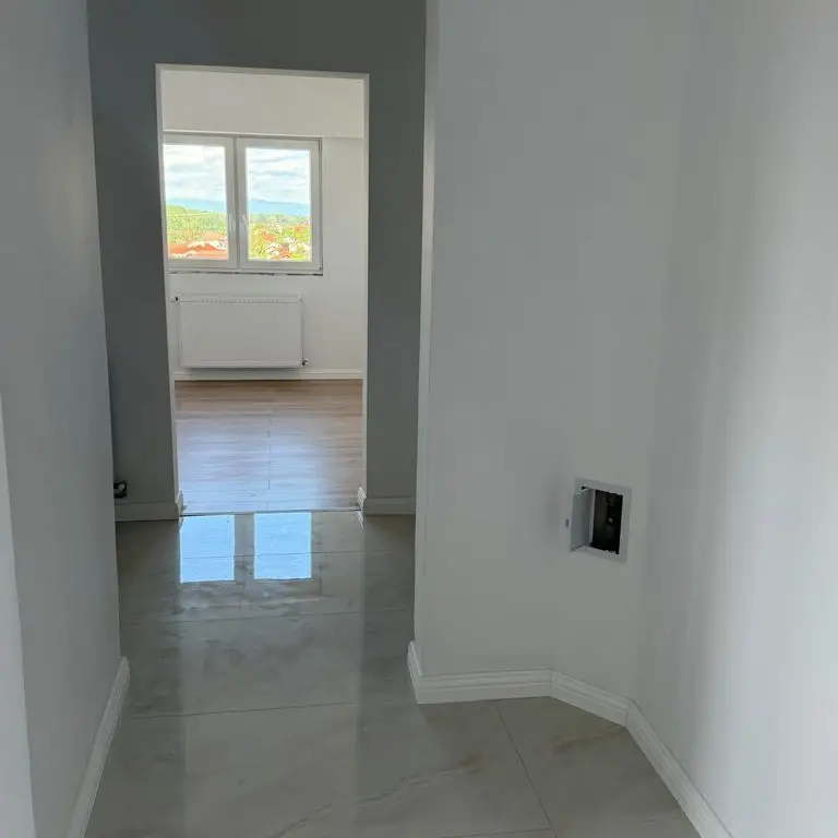 BRASADAS vinde ap 3 cam etaj 7/8 Micro 17 – Recent renovat.