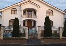 BRASADAS vinde casa individuala 8 cam teren 10 ari Unirii.