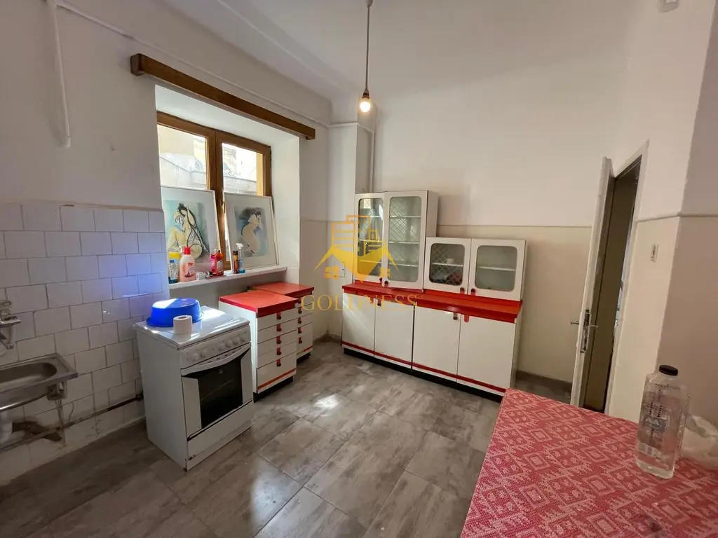 Casă 3 camere, Mihail Kogalniceanu, Zona Ultracentrală, Curte 240 mp