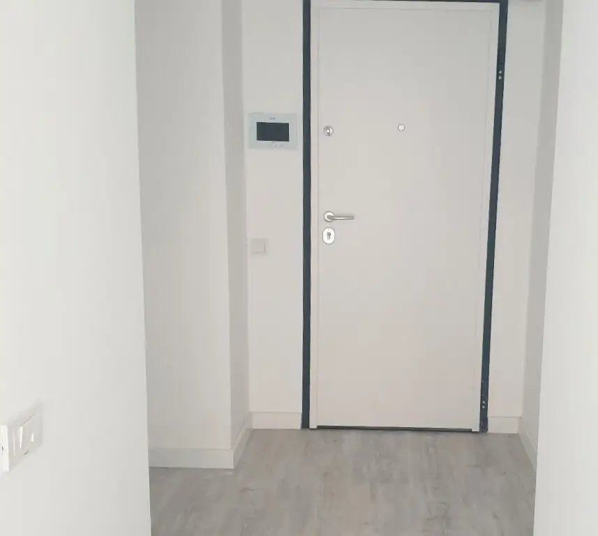 Garsonieră spațioasă luminoasă și plină de potențial în inima Piperei