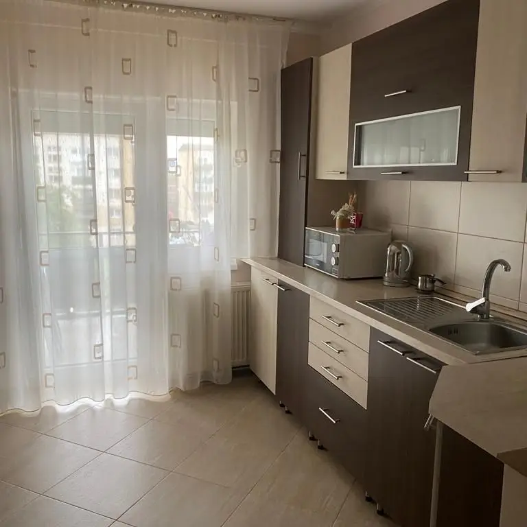 BRASADAS vinde ap cu 4 cam 92mp etajul 3 în Micro 17