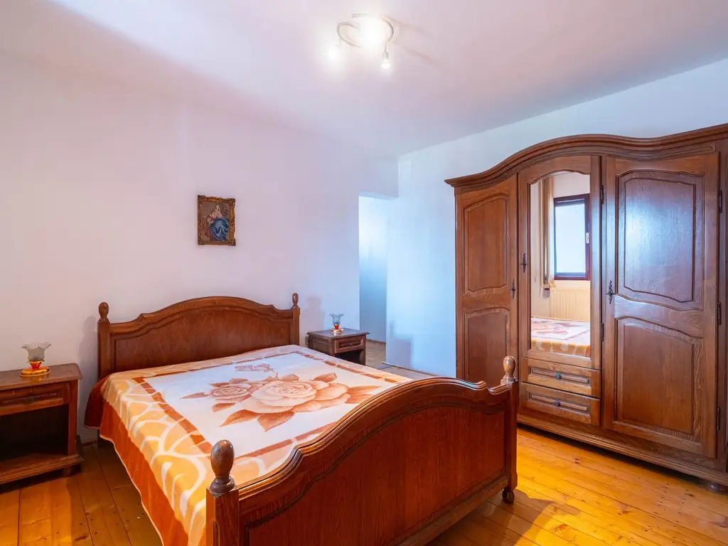VANDUT! Casa 5 camere - teren 688 mp - Parneava - COMISION 0